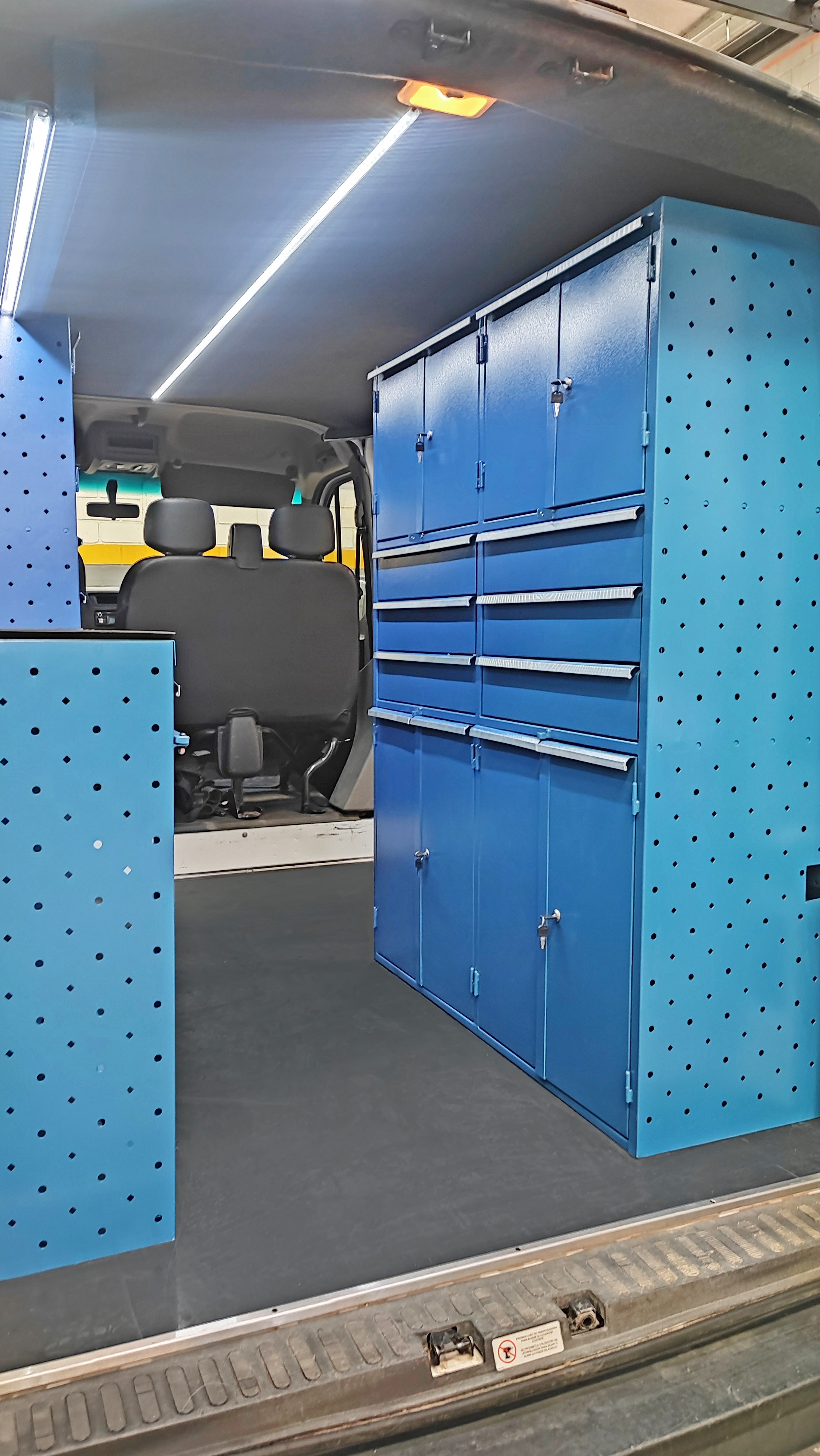 Muebles para taller movil 4