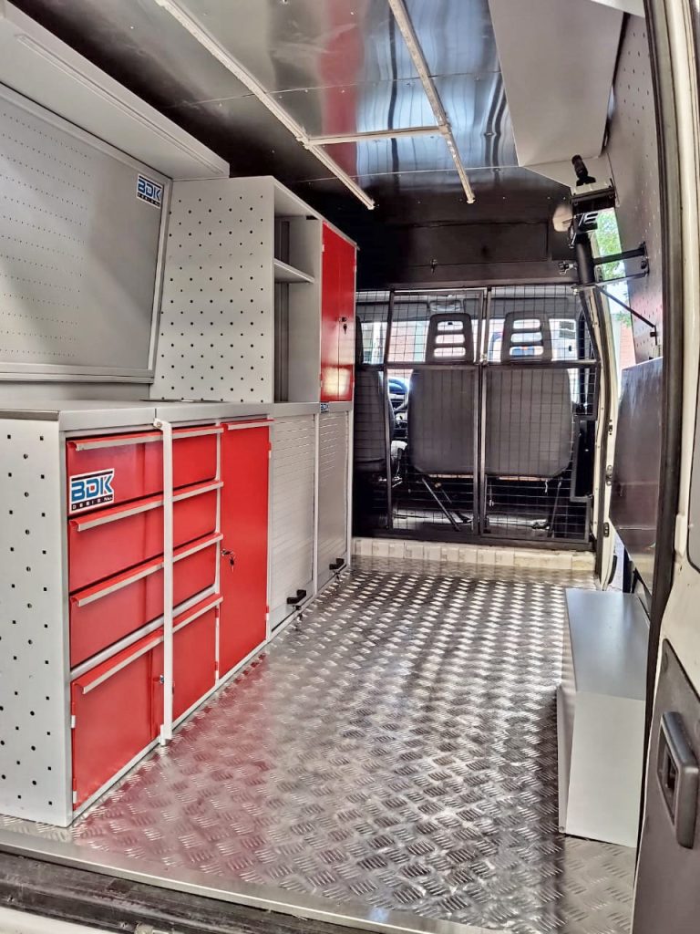Equipamiento bicicleteria movil - BDK Design