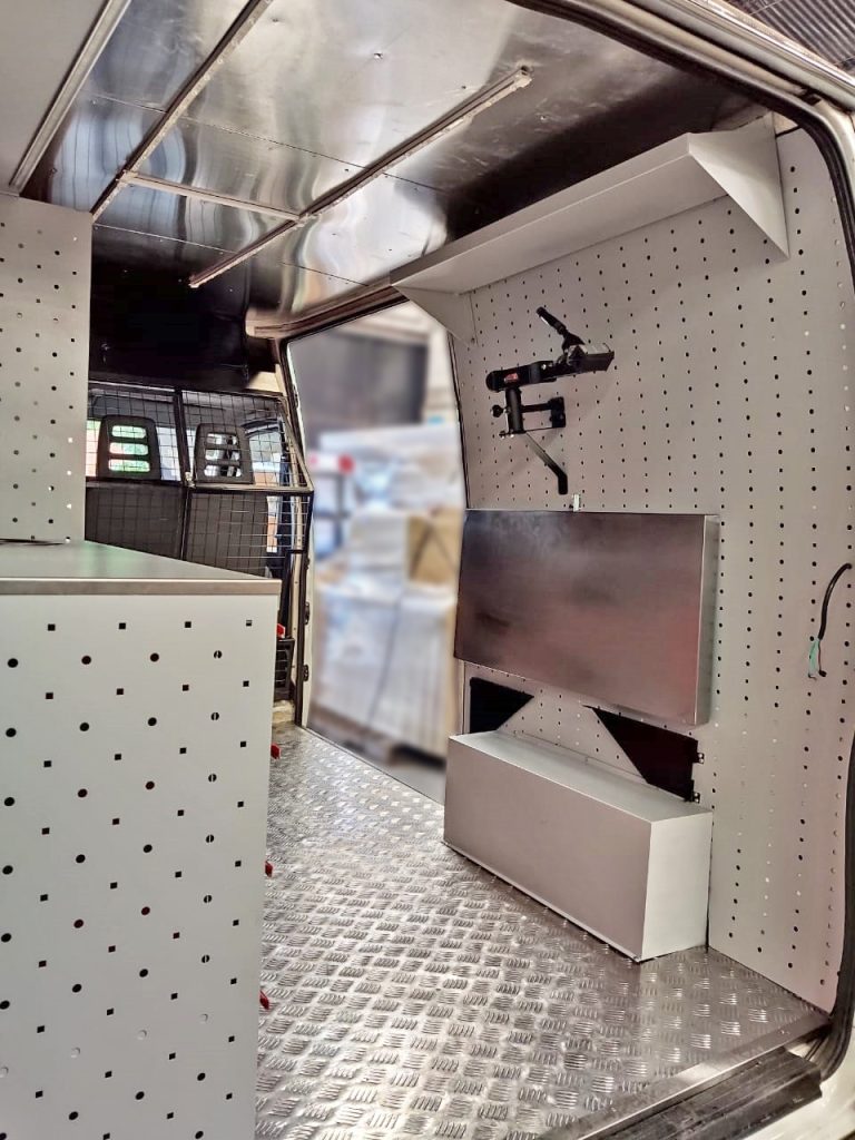 Equipamiento bicicleteria movil - BDK Design